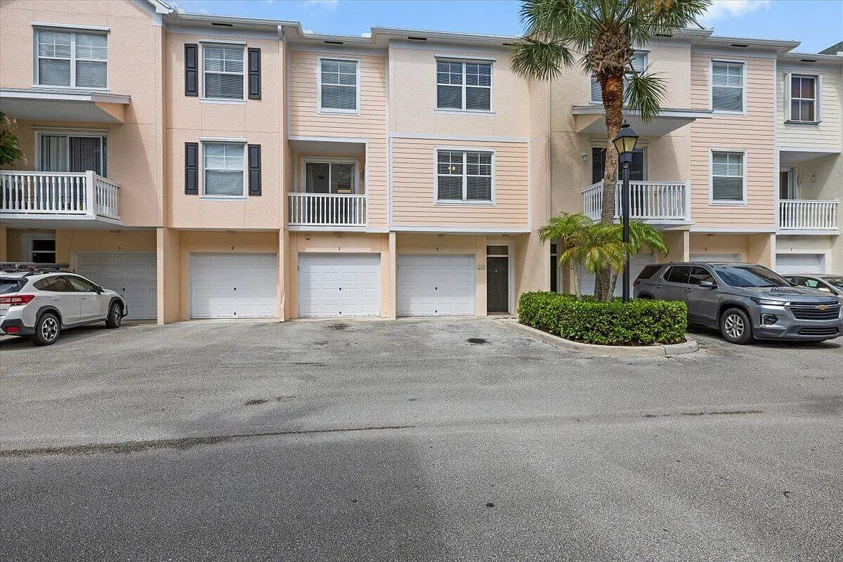 2 bed, 2.5 bath, 1344 sqft, $2,900 — Photo 2