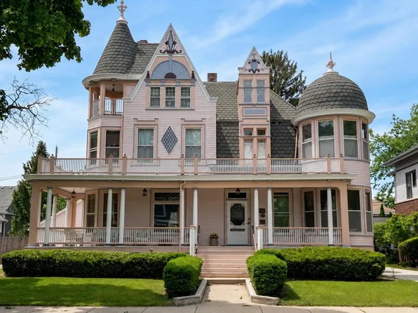 1520 College AVENUE, Racine, WI 53403