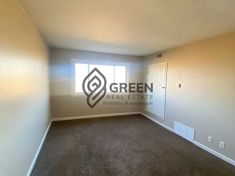 2779 Cooper Dr — Photo 2