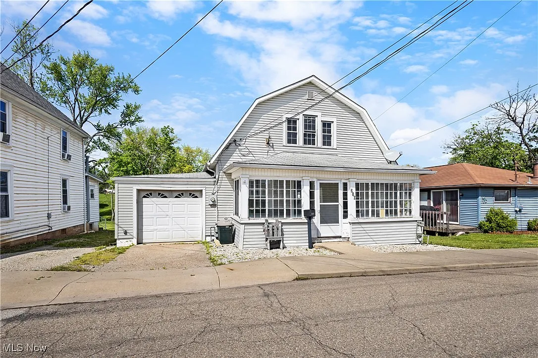 210 E Church St photo 1