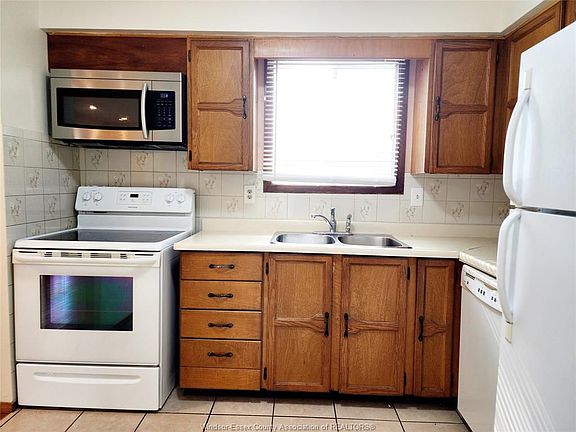 5th image of 3736 Wildwood Dr