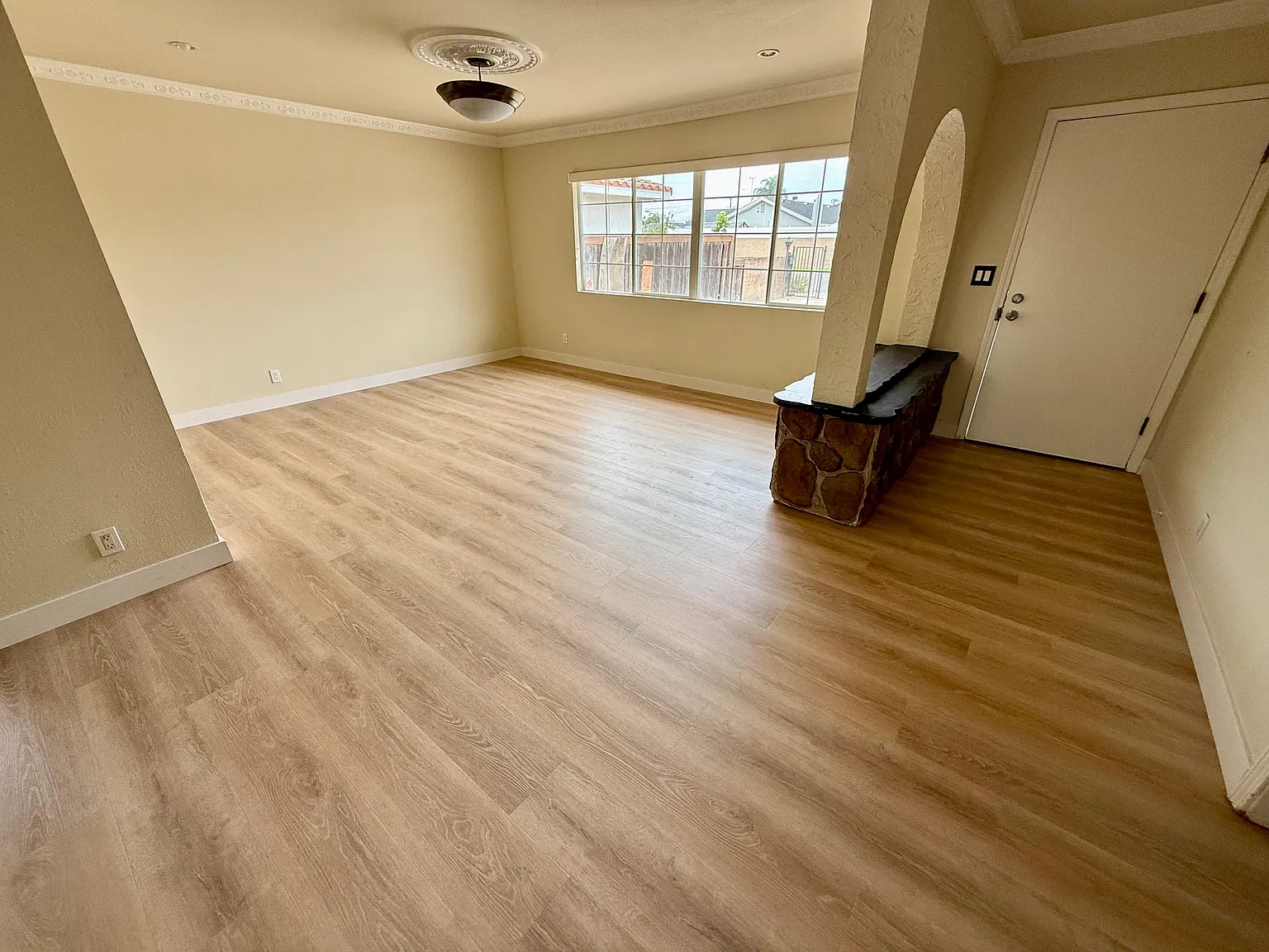 4 bed, 1500 sqft, $4,395 — Photo 3