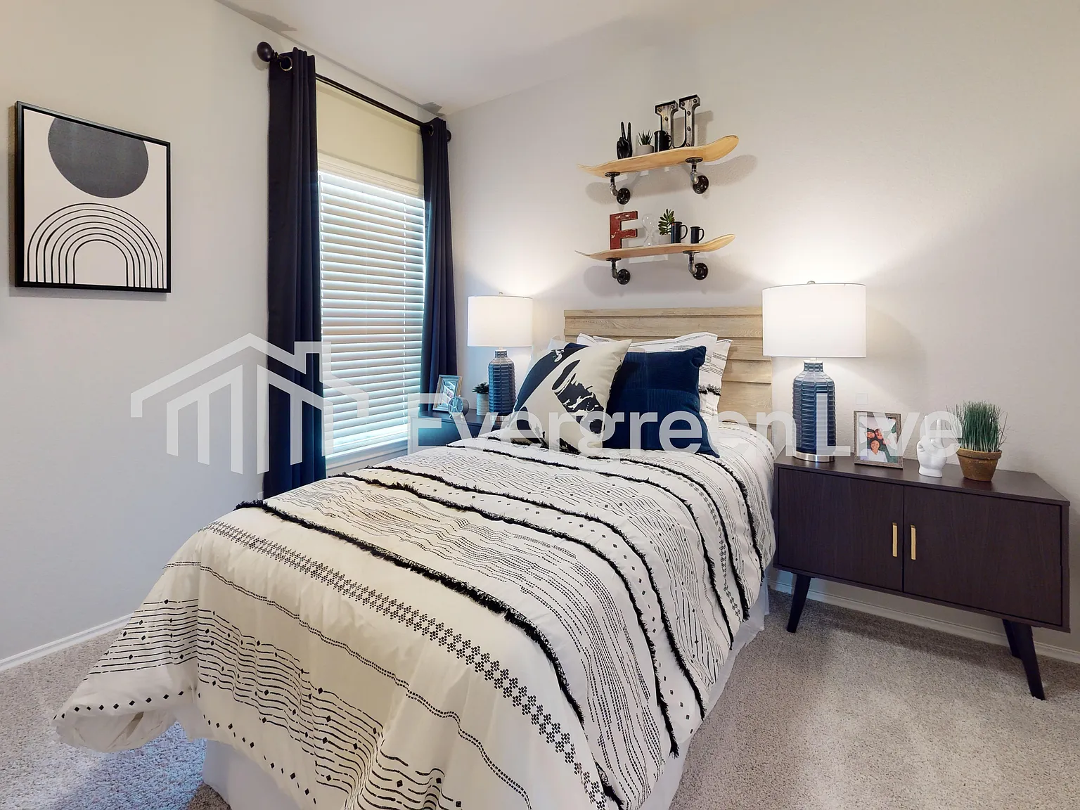 3 bed, 2.0 bath, 1402 sqft, $1,555 — Photo 3