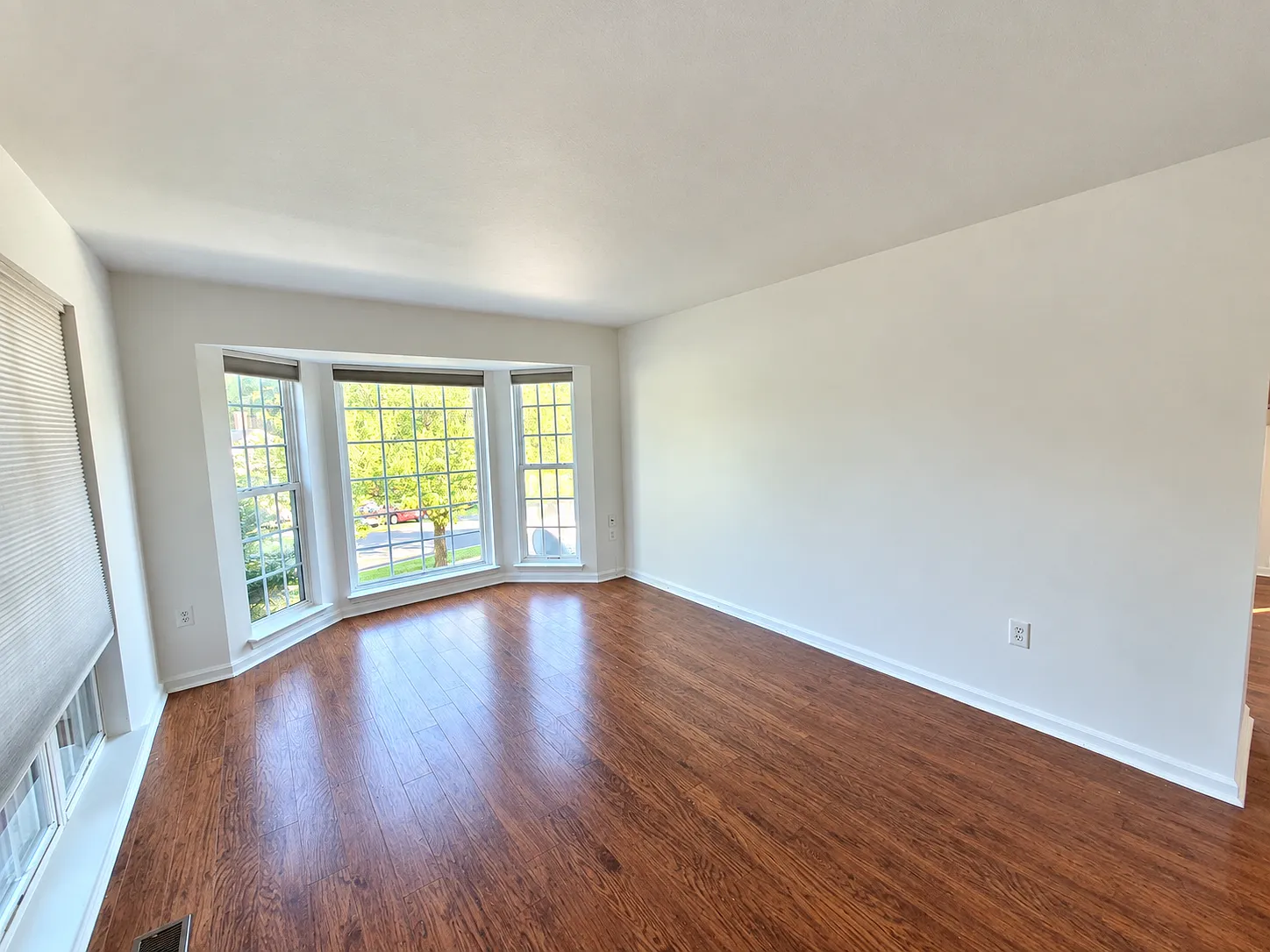 4 bed, 3.5 bath, 2836 sqft, $2,800 — Photo 4