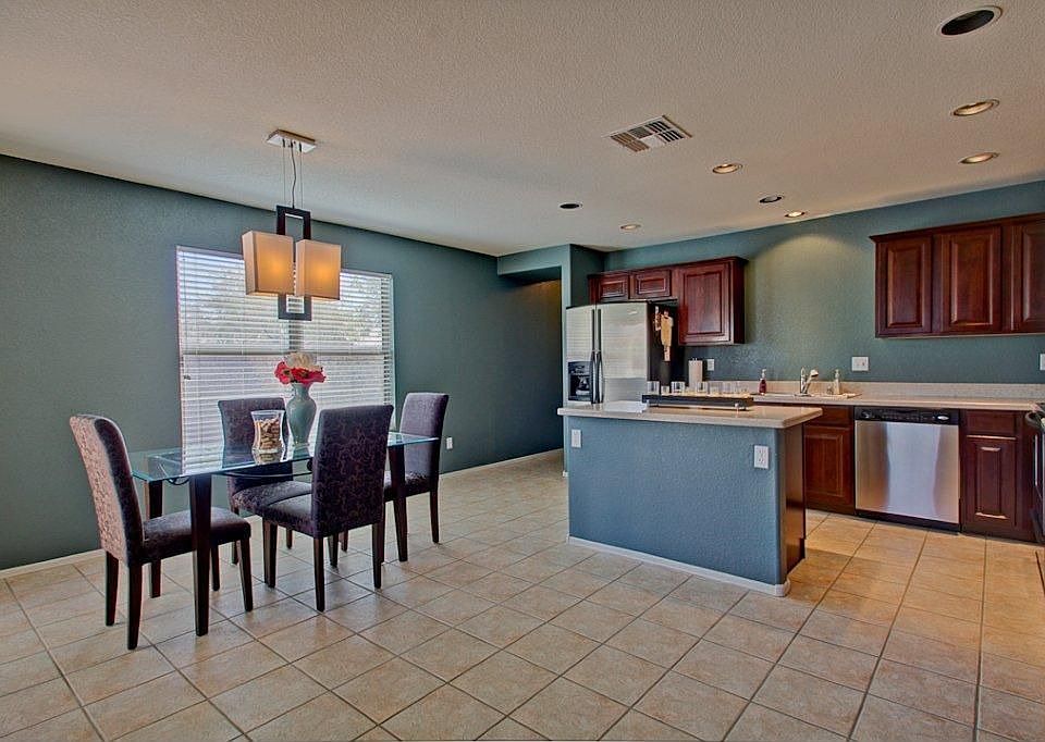 1st image of 690 E Banelli Pl