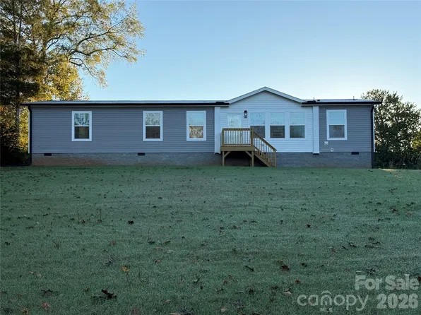 144 Peridot Dr, Statesville, NC 28625