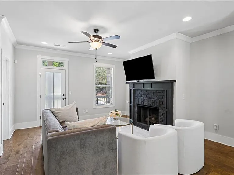 2424 Misty Hollow Pl — Photo 4