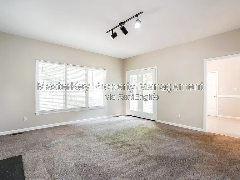 1600 Nesfield Pl — Photo 7