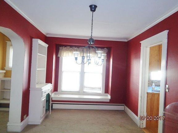 4th image of 69 Dearborn St