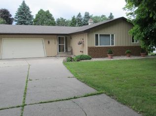 1396 Racine Rd, Menasha, WI 54952