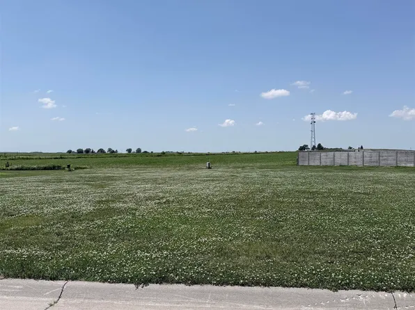 1032 Brickyard Dr, Hooper, NE 68031