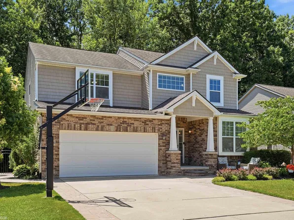 22326 Homestead Dr, Macomb, MI 48044