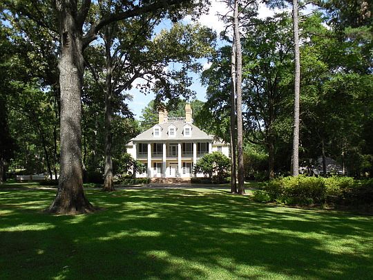 2nd image of 106 Hunters Creek Dr