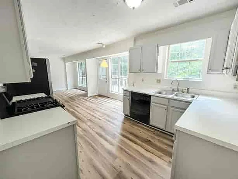 2945 Georgian Manor Dr — Photo 12