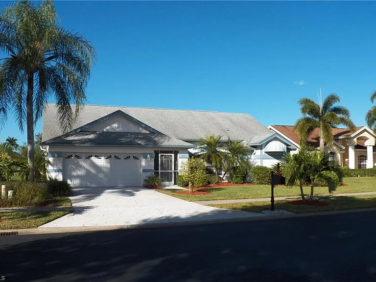 431 Dundee Ct — Photo 2