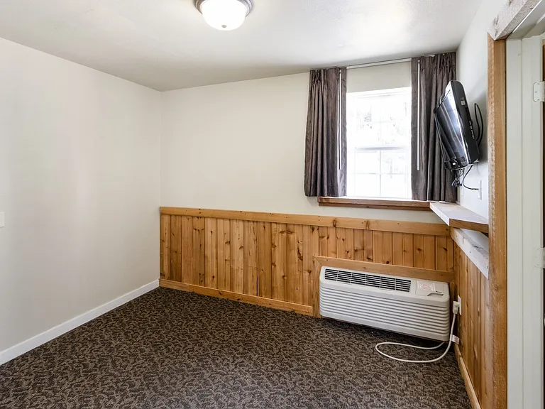 152 Pleasant Valley Rd — Photo 8