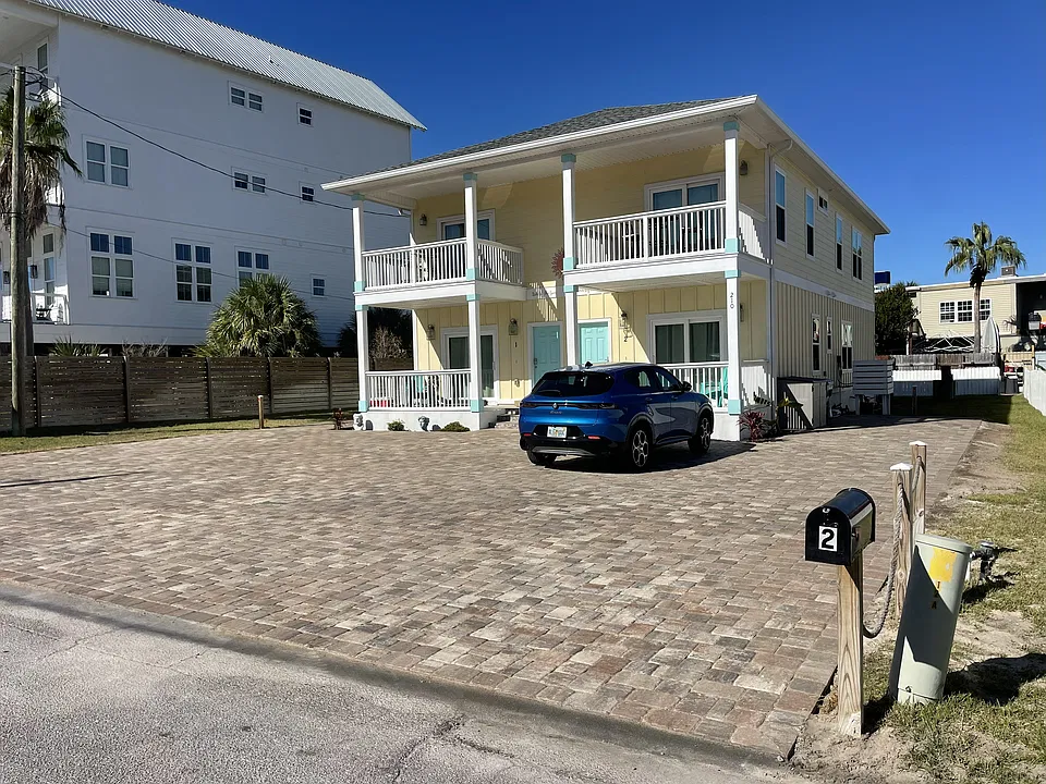 210 Angelfish Ave #2