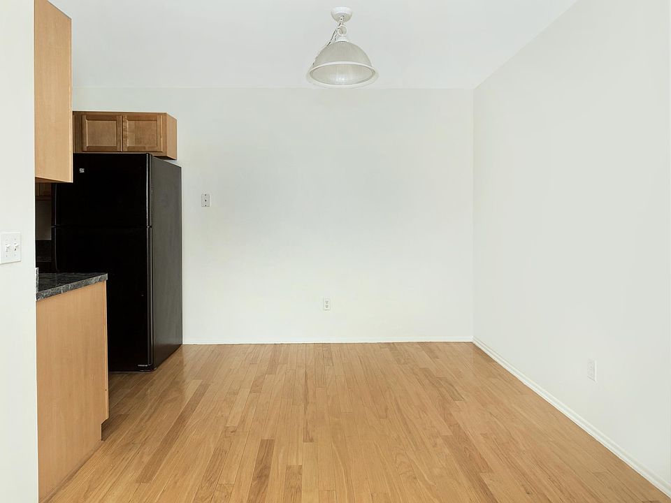 2425 Torquay Ave Apt 204, photo 8