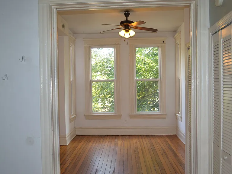1448 N Maplewood Ave — Photo 2