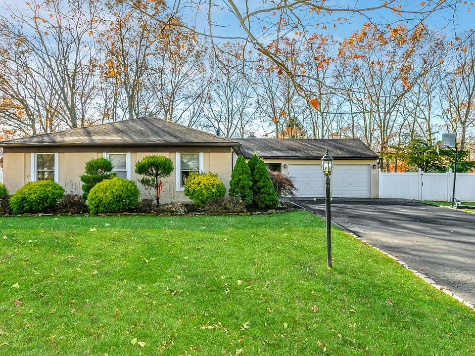 1st image of 14 Grand Canyon Ln