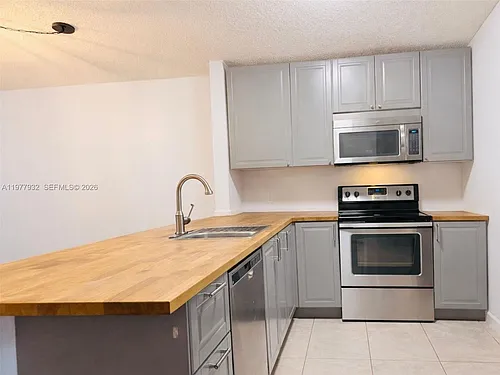 614 Woodgate Cir #C Photo 1