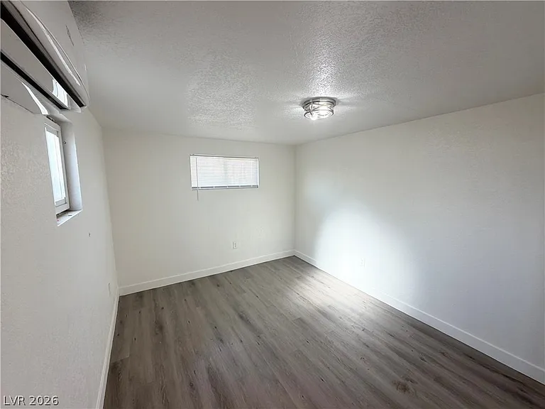 2030 Sunrise Ave #10 — Photo 16