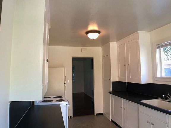 5th image of 904 W 21st St APT 14