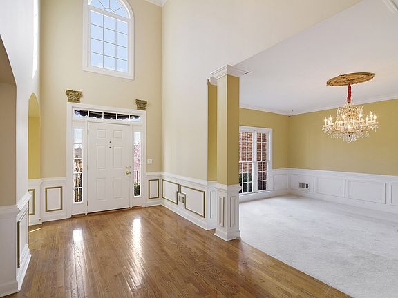 4th image of 940 Big Horn Cir
