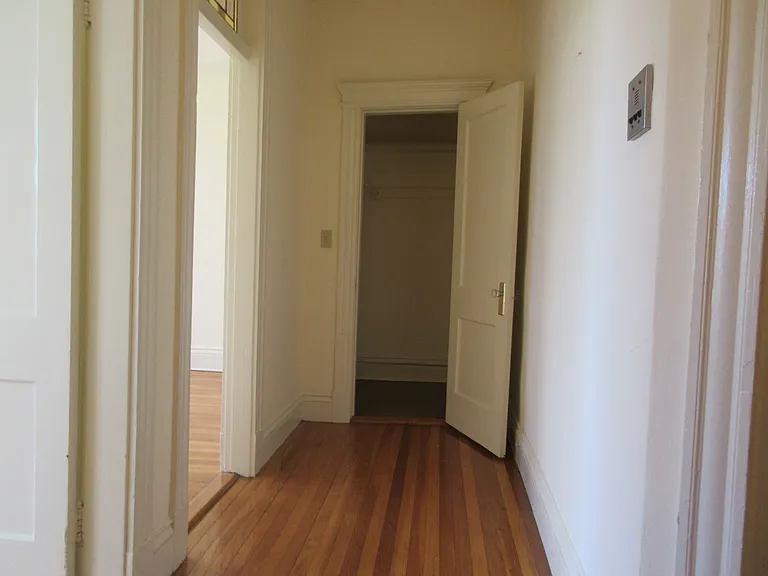100 Queensberry St #11 — Photo 12