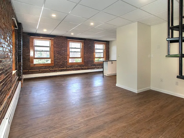 386 Central — Photo 11