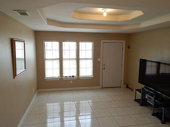 3rd image of 3703 Grandview Dr