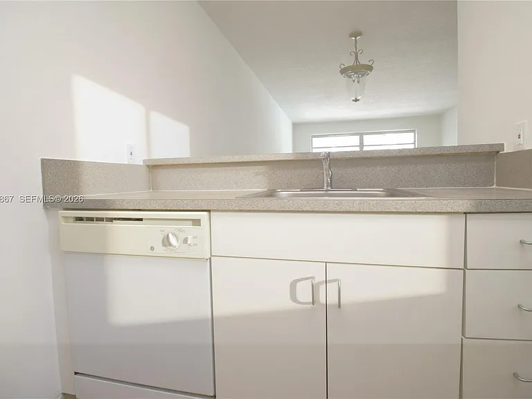 1225 NE 124th St #24B — Photo 4