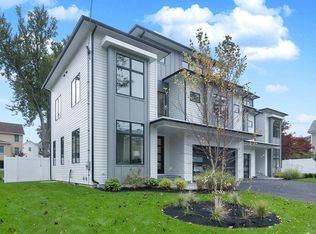 42 Ashmont Ave #42, Newton, MA 02458