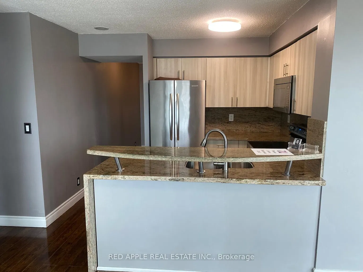 Apex Condos — Photo 2
