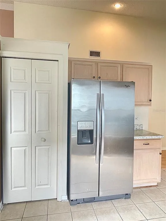 3 bed, 2.0 bath, 1834 sqft, $2,300 — Photo 4