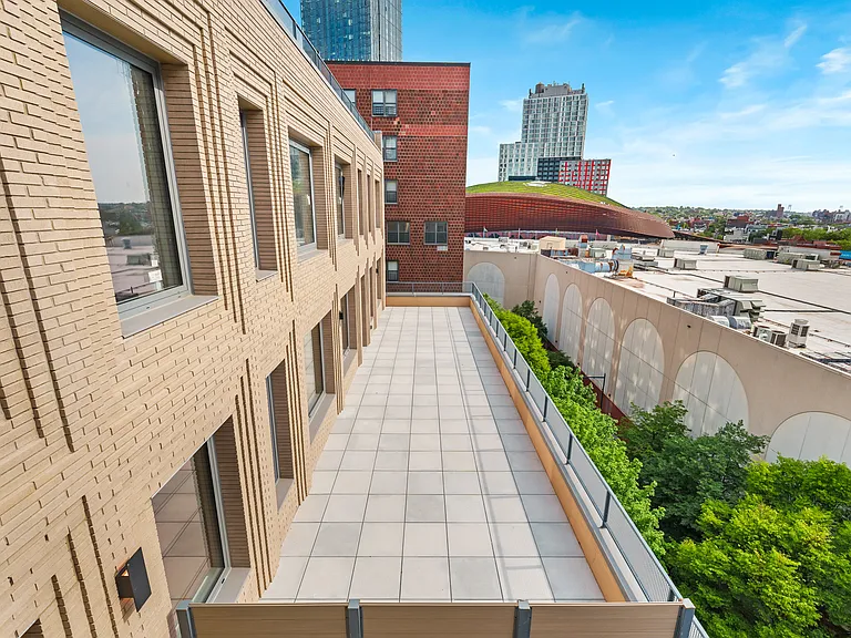 151 S Elliott Pl #8I — Photo 9