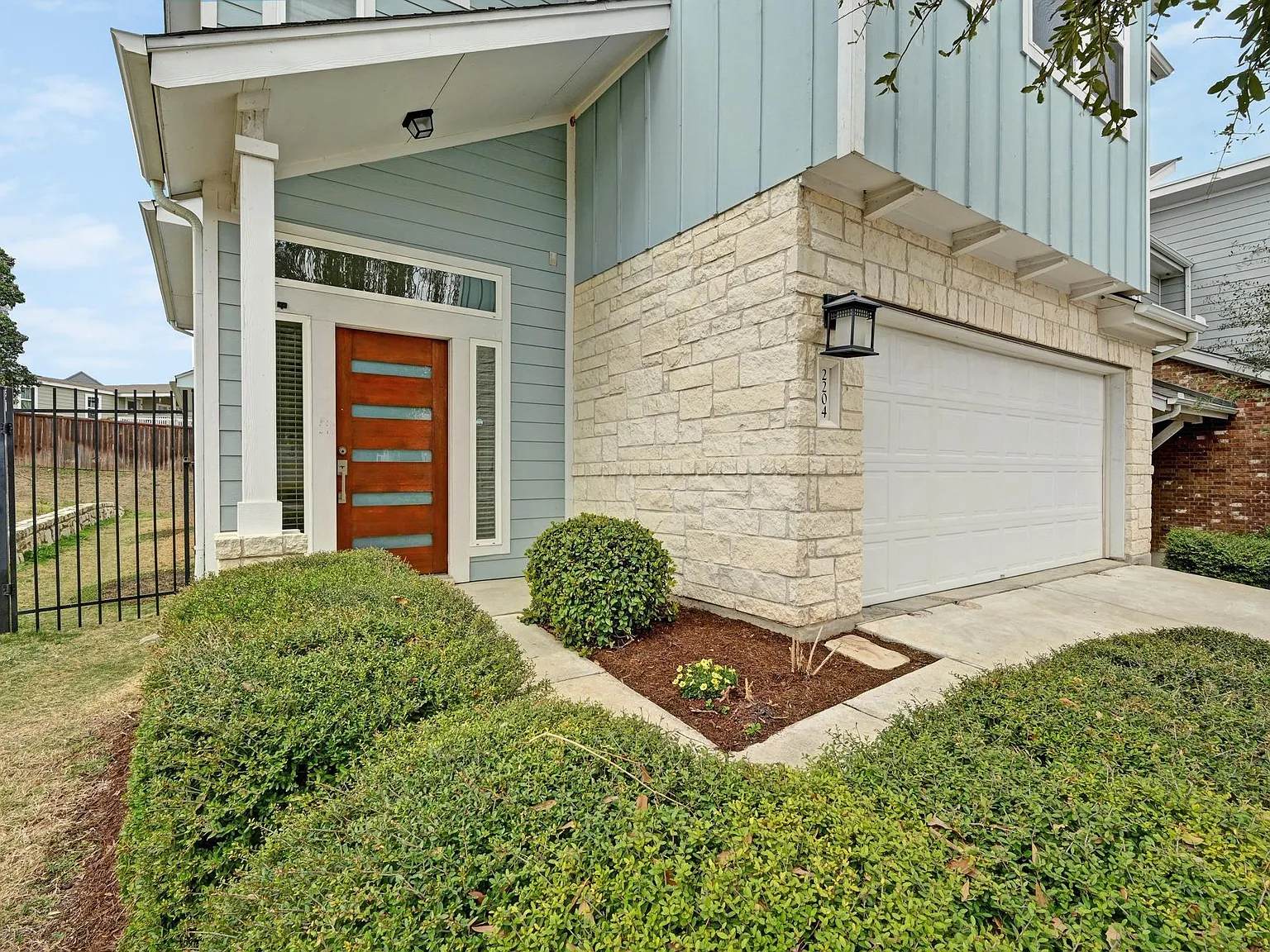 3 bed, 2.5 bath, 2035 sqft, $2,795 — Photo 1