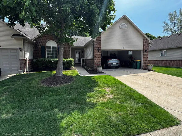 312 Redmaple Ln #30, Brighton, MI 48116