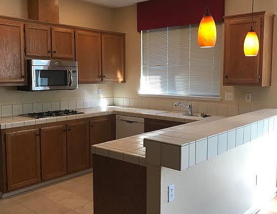 3rd image of 724 Derry Cir