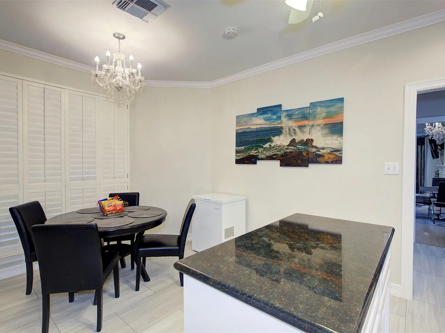4 bed, 4.5 bath, 3729 sqft, $5,700 — Photo 4