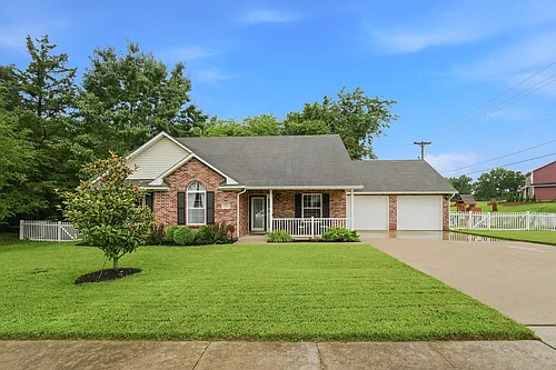 209 Norwich Dr Photo 1
