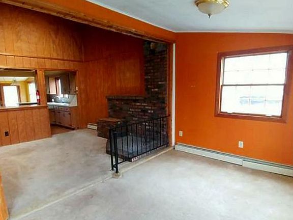 3rd image of 306 Squaw Trl