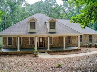 155 Skyview Dr, Social Circle, GA 30025