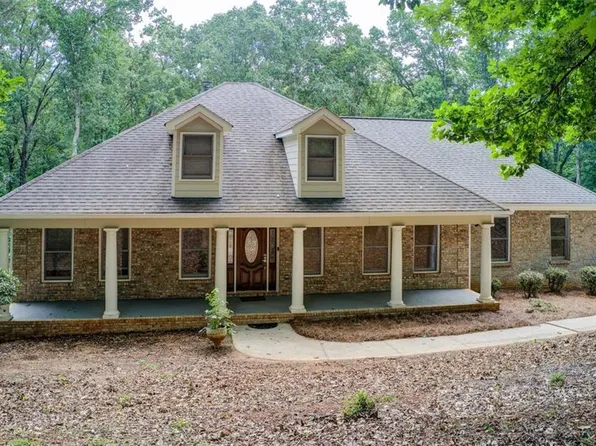 155 Skyview Dr, Social Circle, GA 30025