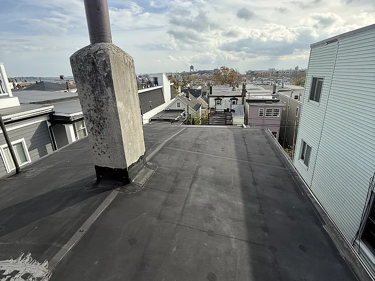 215 Lexington St #3 — Photo 18