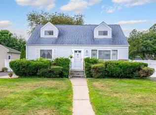 1024 N Greene Ave, Lindenhurst, NY 11757