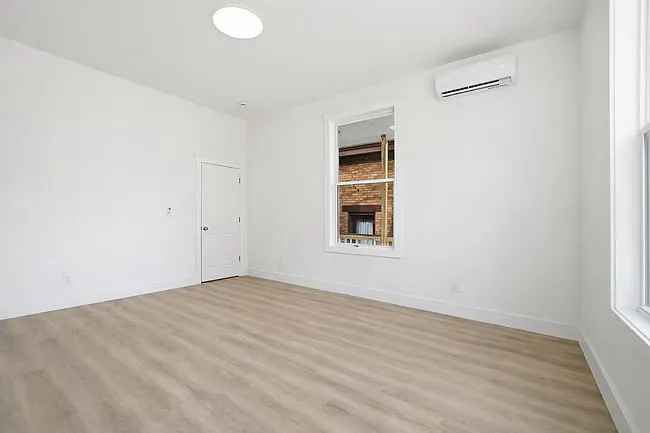 2210 Eureka Ter — Photo 3