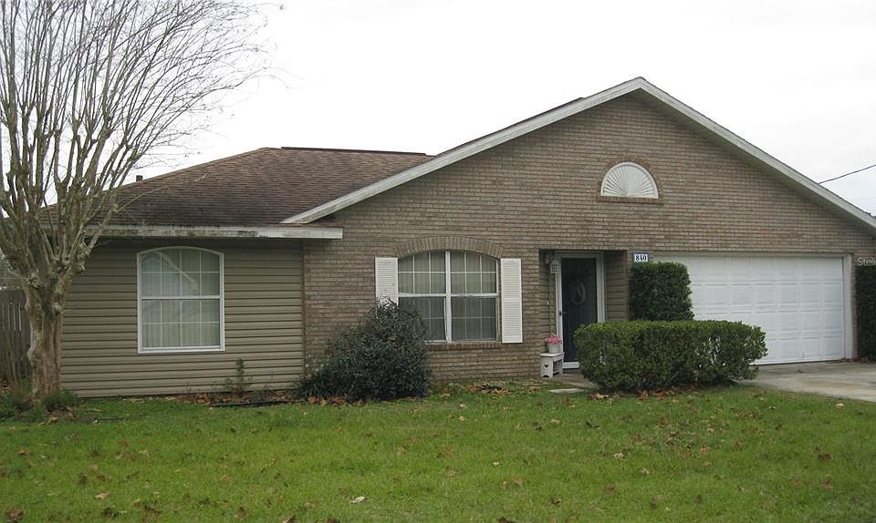 1st image of 840 VILLAGE LAKE DRIVE N