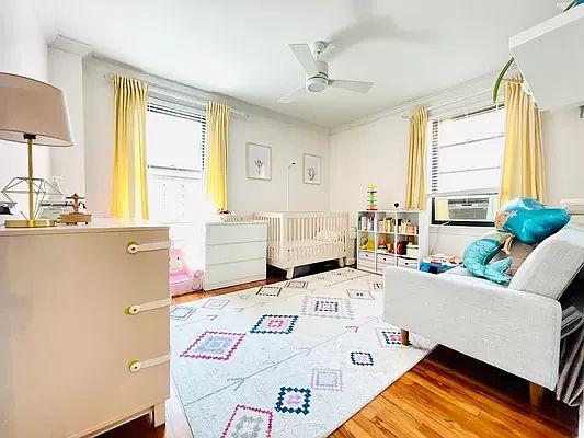 2nd image of 4501 Broadway APT 5B