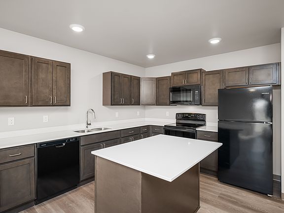 3rd image of 422 Lake St